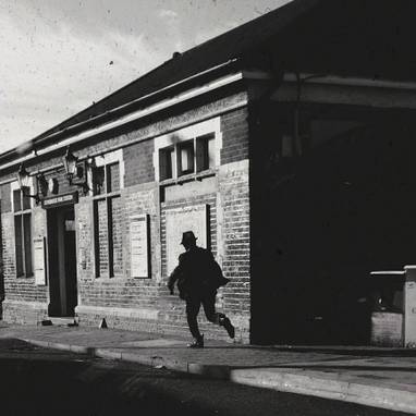 Audiokniha Komisař Mejzlík zasahuje - Pavel Spálený, Zdeněk Martínek, Alena Hezinová, Jiří Smutný, Oldřich Musil, Čestmír Řanda, Miloš Nedbal, Ferdinand Krůta, Josef Kemr, Martin Růžek, Viktor Vrabec, Zdeněk Řehoř, Jan Faltýnek, Karel Čapek, Viktor Vrabec, Miloš Nedbal, Zdeněk Řehoř, Josef Kemr, Martin Růžek, Čestmír Řanda, Jiří Horčička, Jan Faltýnek